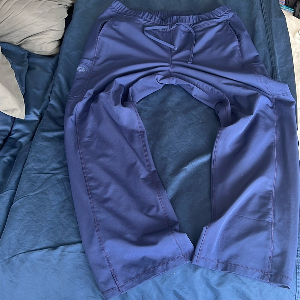 Dickies scrub pants, navy, large, super soft! In excellent condition!